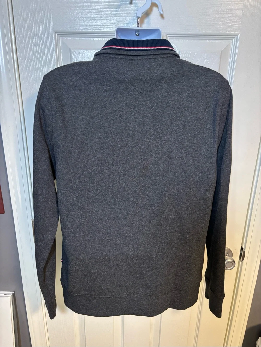 Tommy Hilfiger Men’s Charcoal Quarter-Zip Pullover Sweatshirt size M